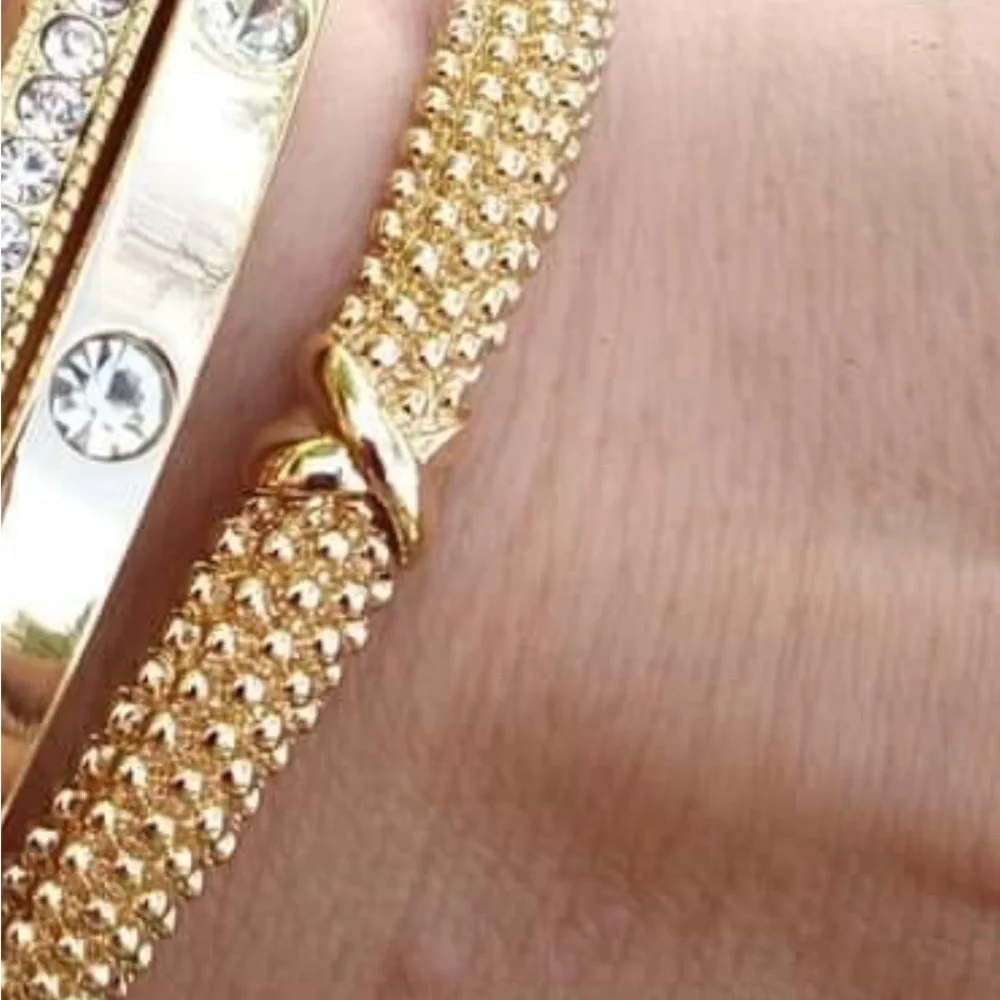 NWT 💎 SIMPLE AND SEXY GOLD RICA BEVELED BRACELET NWT GIFT - Picture 3 of 11